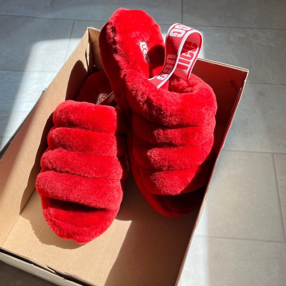 Uggs w fluff yeah slide ribbion red - Picture 2 of 8